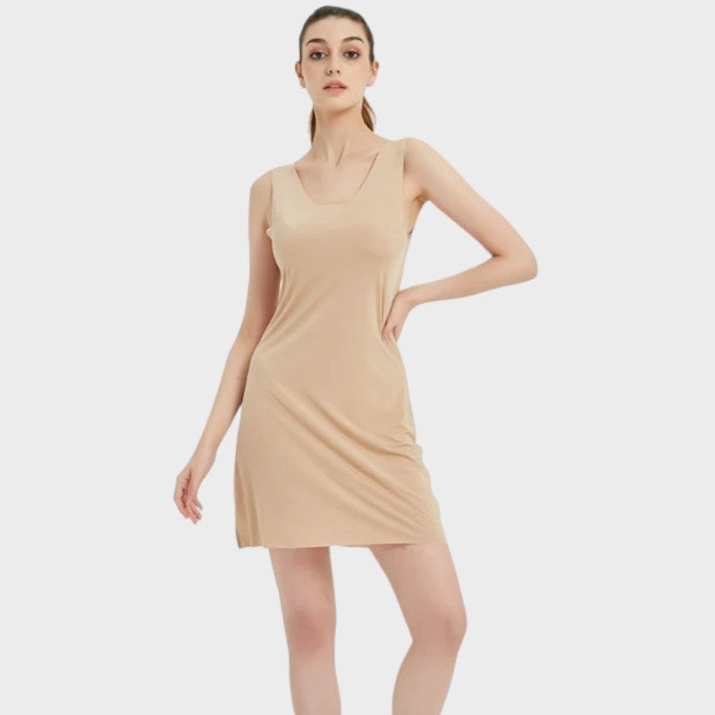 Fond de robe beige courte