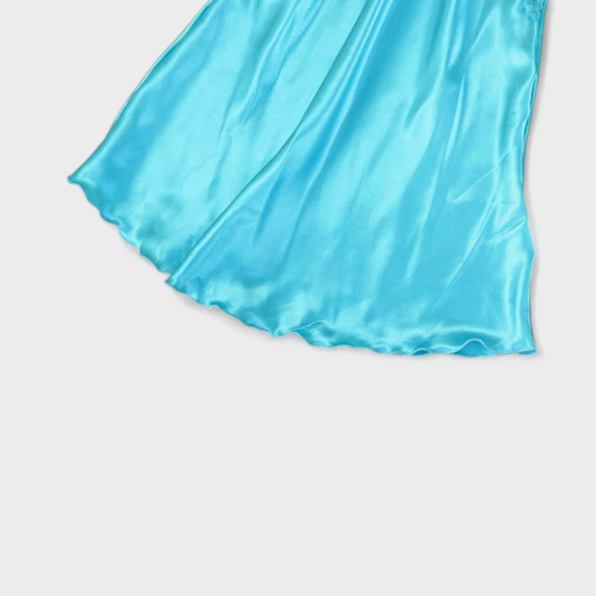 Fond de robe bleu ciel detail