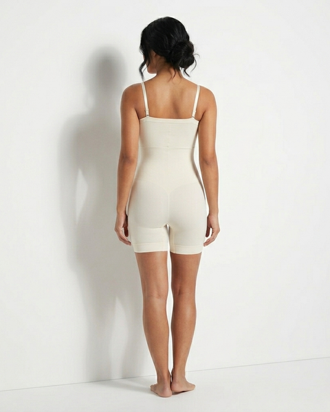 Combinaison sous robe blanche