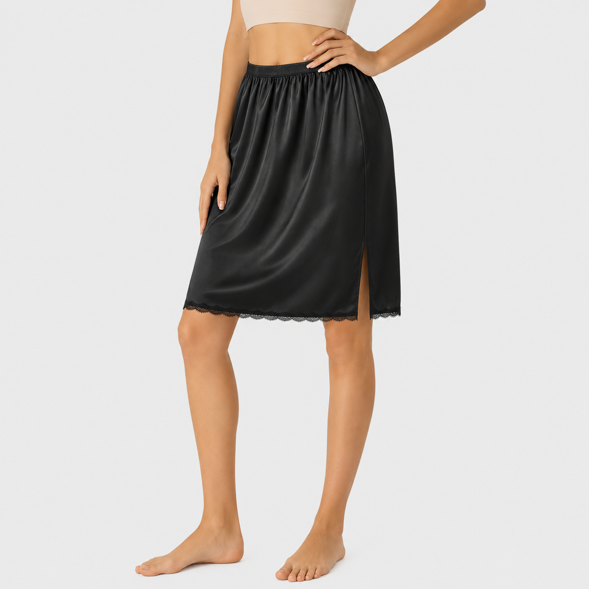 Jupon noir court sous une robe