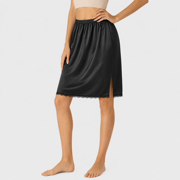 Jupon noir court sous une robe